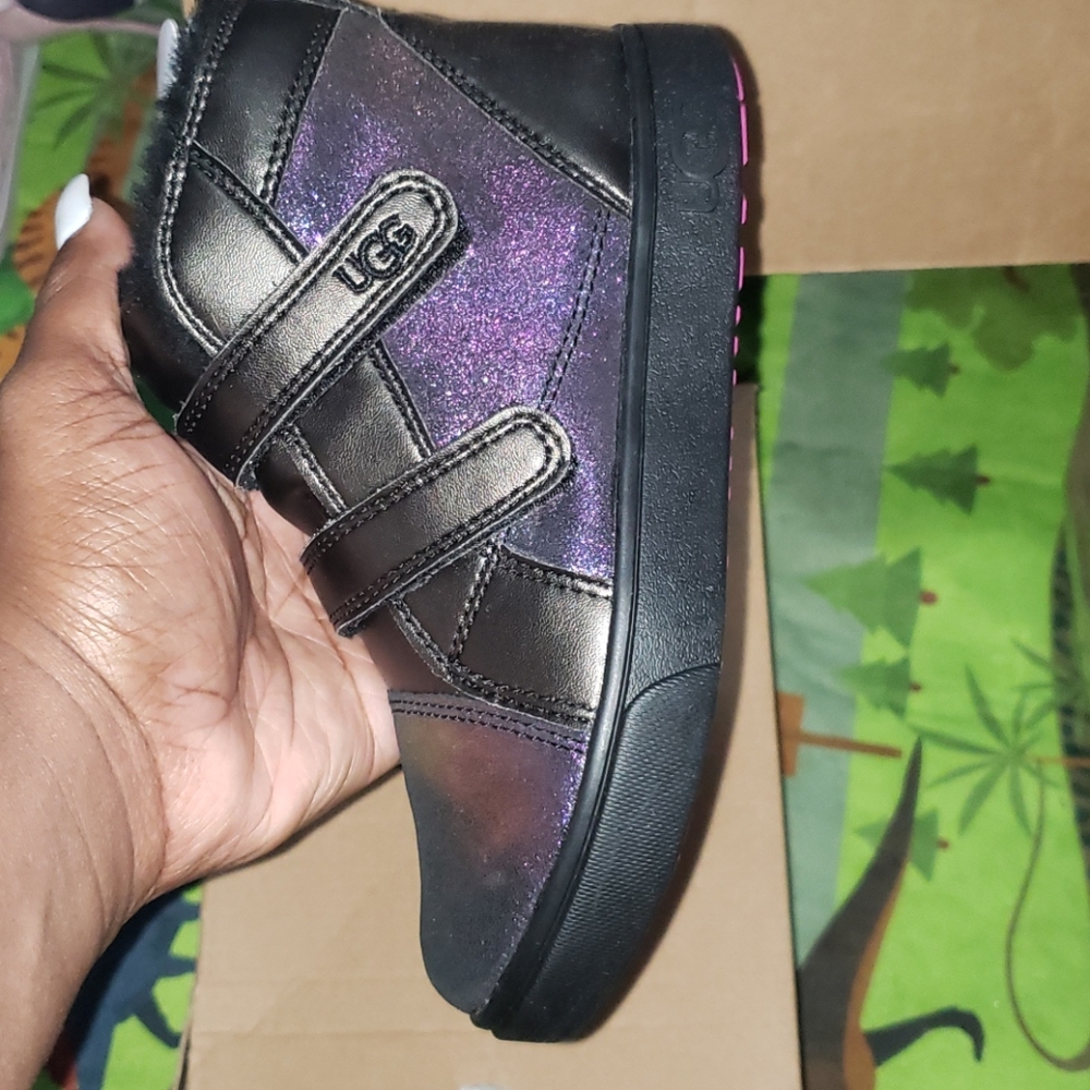 New in the box never been worn Uggs